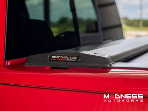 Chevrolet Silverado Bed Cover - Switchblade - Pace Edwards - 5ft 8in Bed Chevrolet Silverado Bed Cover - Switchblade - Pace Edwards - 5ft 8in Bed